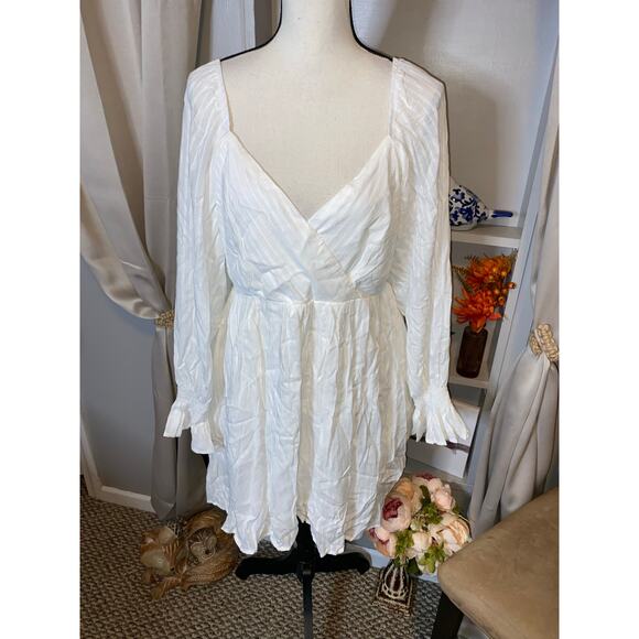 Lulus Dresses & Skirts - NWT Lulus size XL White Lined Long Sleeve Boho Style Dress Elastic Wrist Back